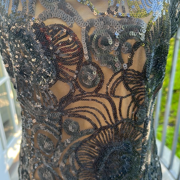 Black squint dress - Picture 2 of 4